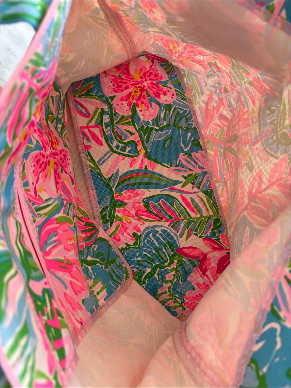 Lilly Pulitzer Palm Beach Zip Up Tote - Picture 3 of 6